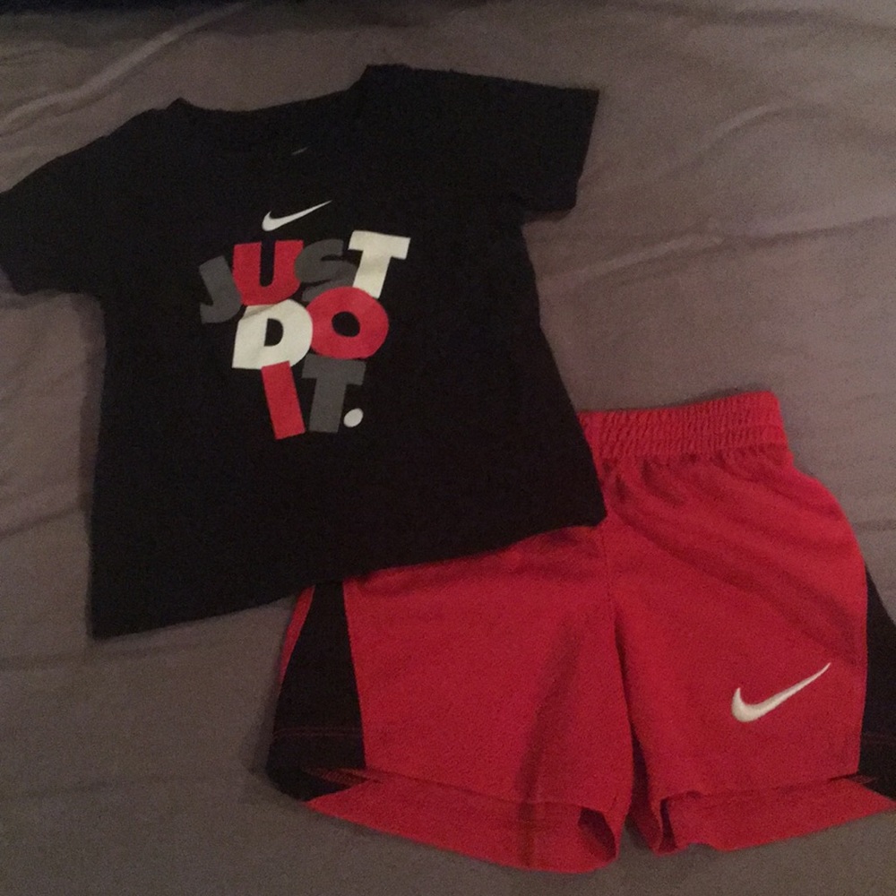 Nike t-shirt and short set